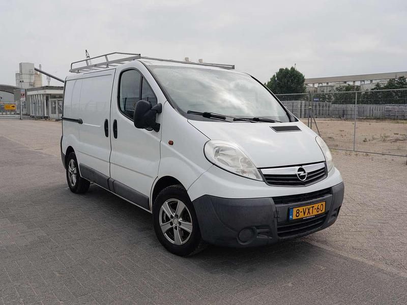 Weiß Gebraucht 2012 Opel Vivaro Van | 6.900 € (Guter Preis) - Bild 1/4