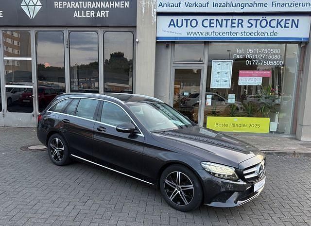 Olivgruen matt Gebraucht 2020 Mercedes C180 Kombi | 26.800 € (Fairer Preis) - Bild 1/4