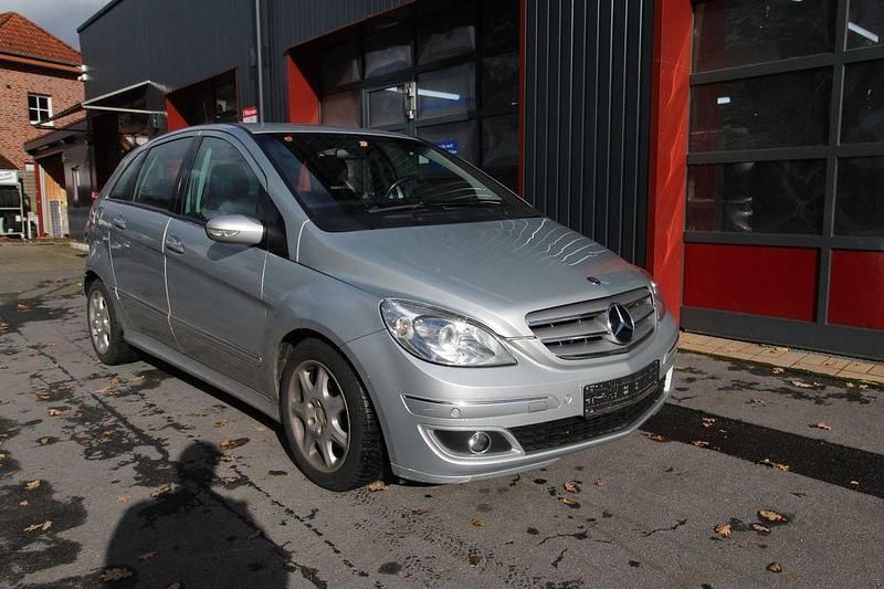 Gebraucht Mercedes B200 140 PS (102 kW) 2005 Silber Van / Kleinbus