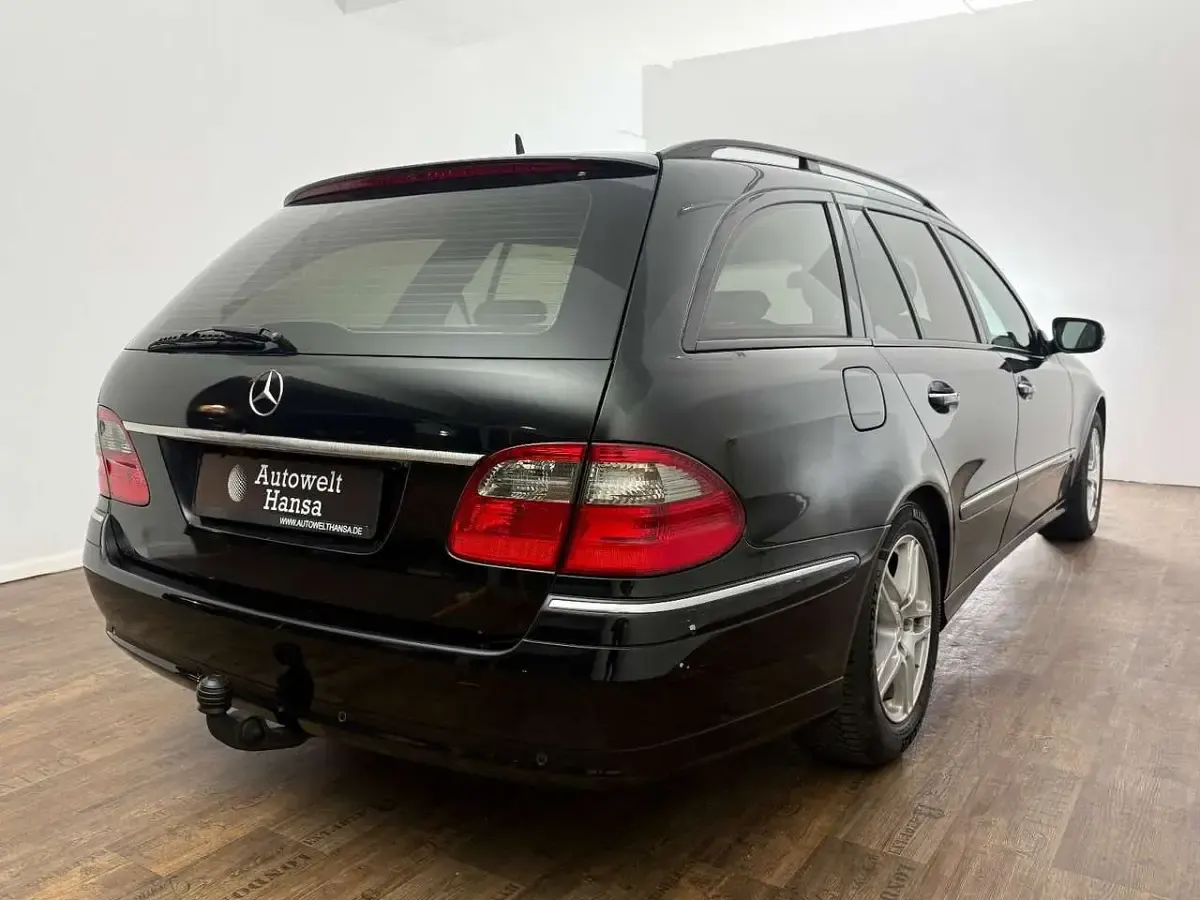 Używany Mercedes E220 170 KM (125 kW) 2006 Czarny Kombi