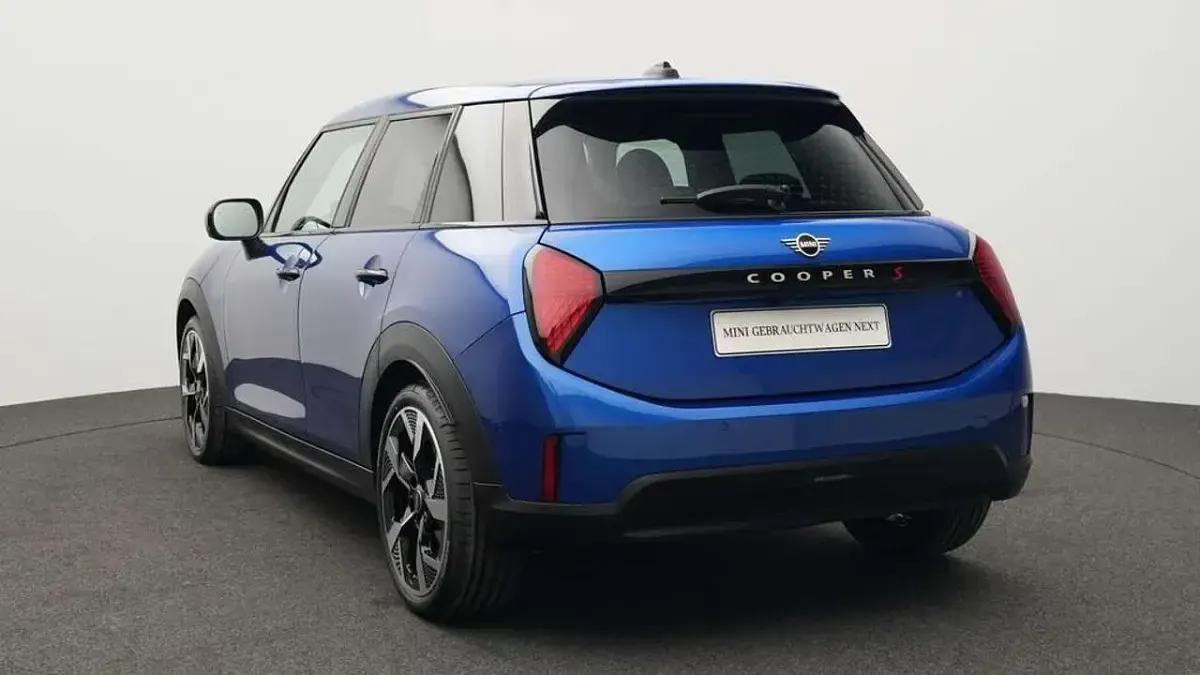 Second-hand Mini Cooper S Classic 204 CP (150 kW) 2025 Albastru Hatchback