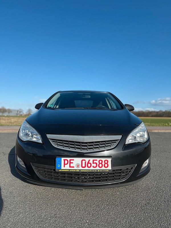 Gebraucht Opel Astra Design Edition 87 PS (63 kW) 2011 Schwarz Kleinwagen