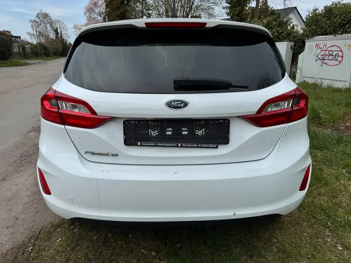 Gebraucht Ford Fiesta 71 PS (52 kW) 2019 Weiß Kleinwagen