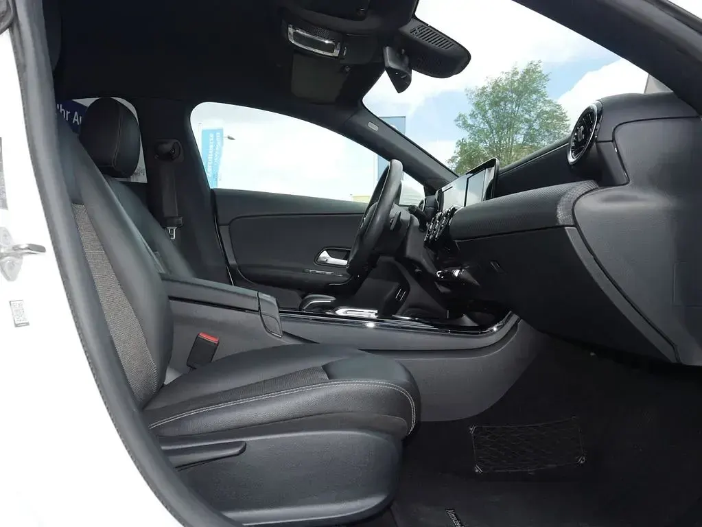 Gebraucht Mercedes CLA180 136 PS (100 kW) 2019 Weiß Coupé