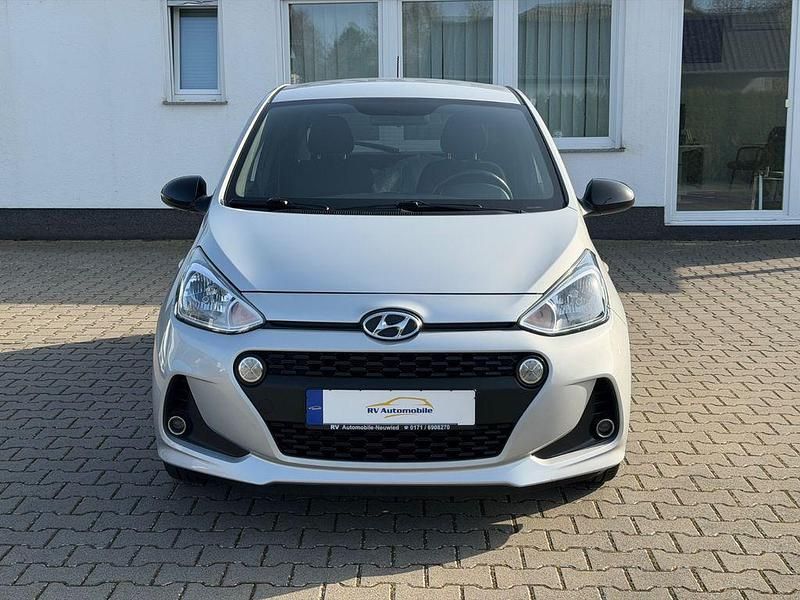 Gebraucht Hyundai i10 GO! 67 PS (49 kW) 2018 Silber Kleinwagen