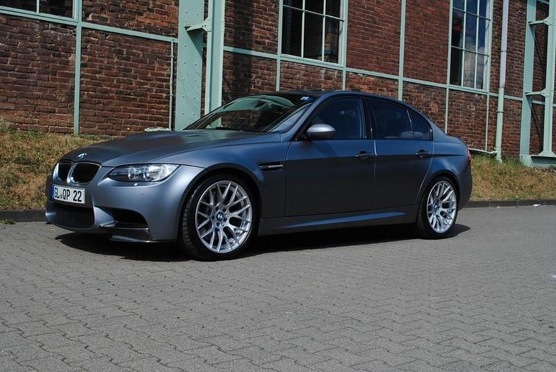 Grau Gebraucht 2010 BMW M3 Shadowline Limousine | 39.999 € (Fairer Preis) - Bild 1/4