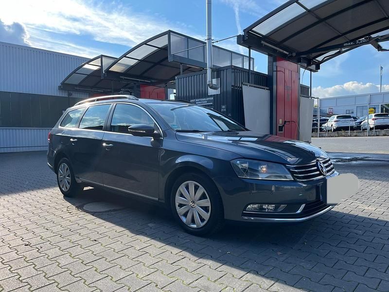 Grau Gebraucht 2011 VW Passat Kombi | 4.600 € (Superpreis) - Bild 1/4