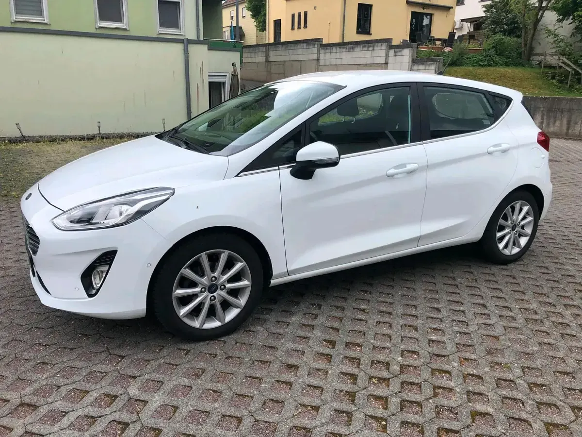 Gebraucht Ford Fiesta Titanium 86 PS (63 kW) 2019 Weiß Kleinwagen
