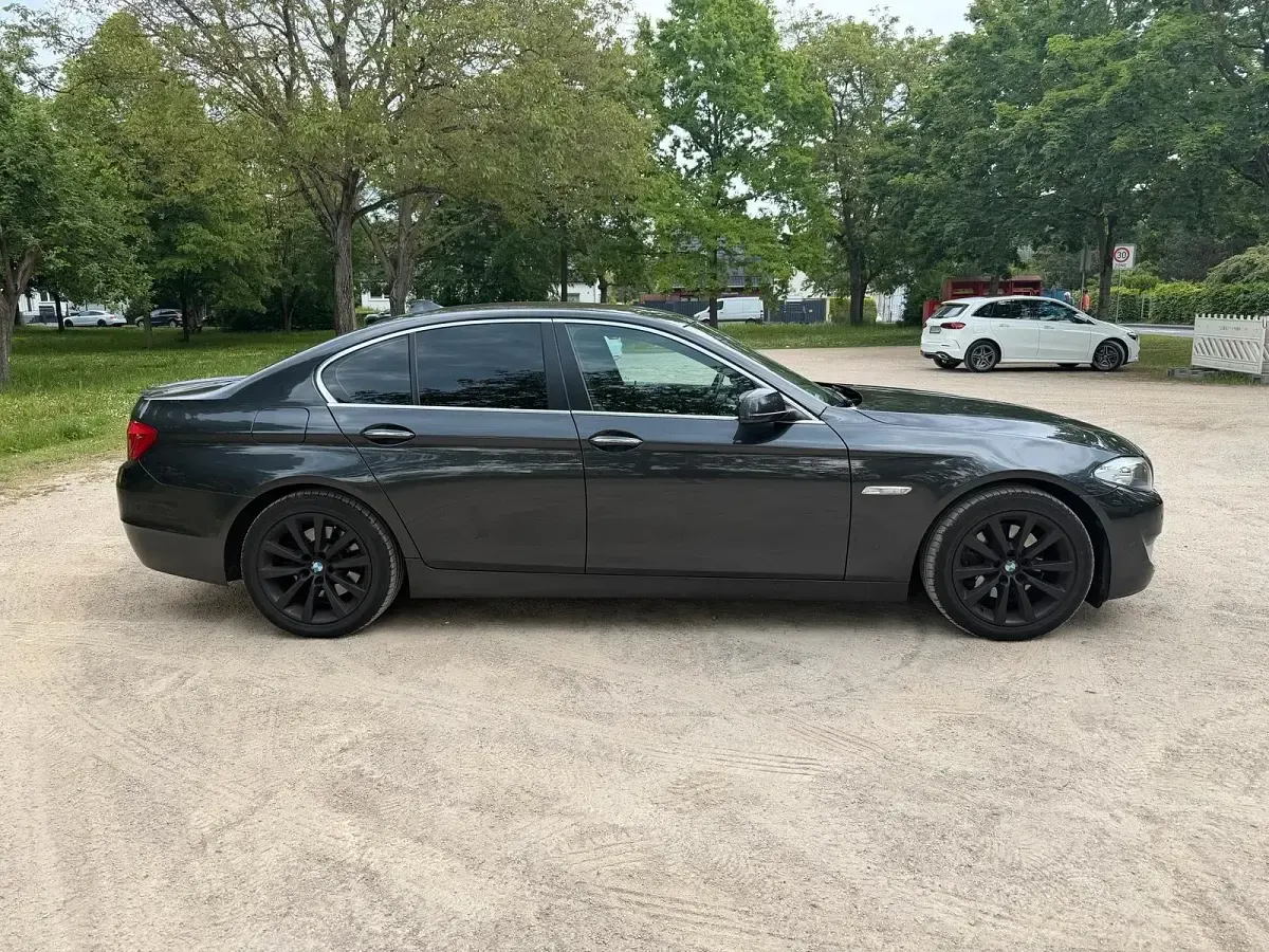 Używany BMW 520 184 KM (135 kW) 2012 Czarny Sedan/Limuzyna