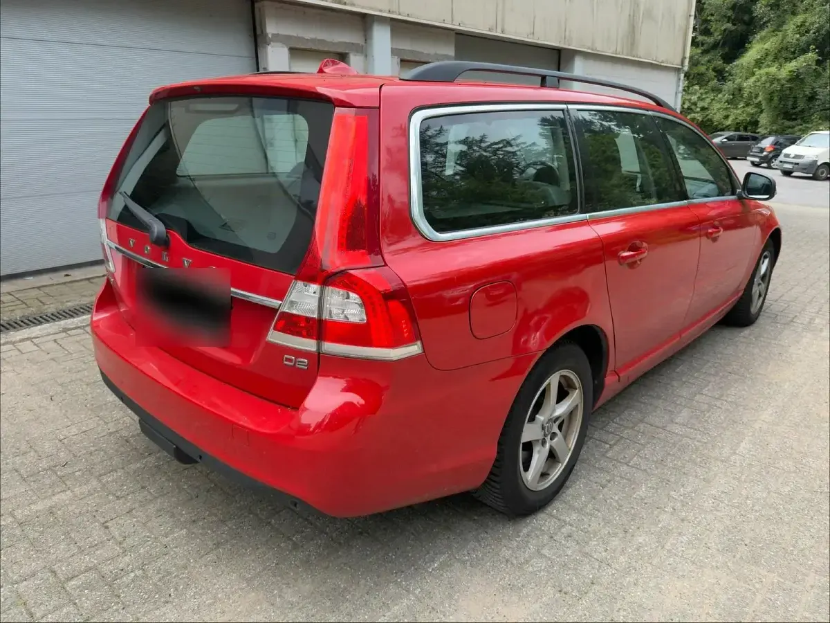Gebraucht Volvo V70 120 PS (88 kW) 2015 Rot Kombi