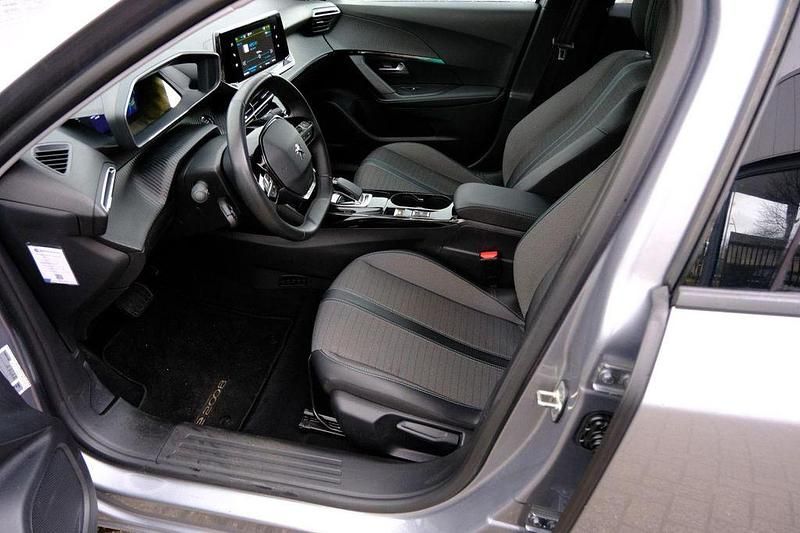 Gebraucht Peugeot e-2008 Allure 100 kW (136 PS) 2022 Grau SUV