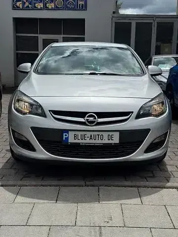 Gebraucht Opel Astra Active 140 PS (102 kW) 2014 Silber Limousine