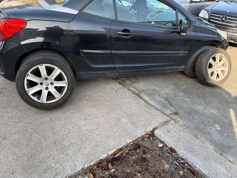 Schwarz Gebraucht 2009 Peugeot 207 CC Cabrio | 2.300 € (Superpreis) - Bild 1/4