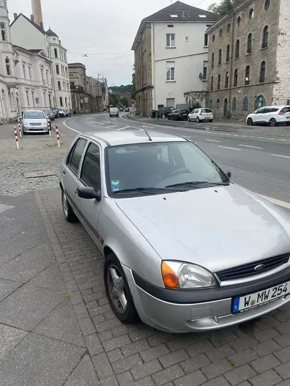 Gebraucht Ford Fiesta 60 PS (44 kW) 1999 Grau Kleinwagen