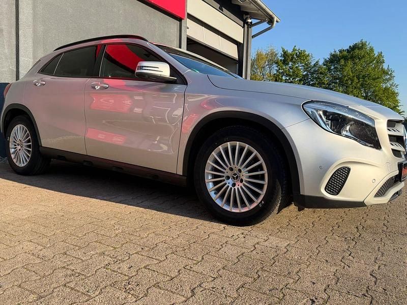 Gebraucht Mercedes GLA200 136 PS (100 kW) 2018 Silber SUV