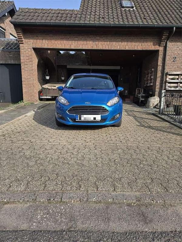 Gebraucht Ford Fiesta Trend 82 PS (60 kW) 2015 Blau Limousine