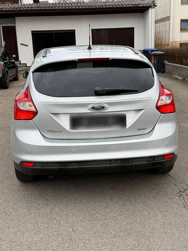 Gebraucht Ford Focus SYNC Edition 125 PS (91 kW) 2014 Silber Limousine