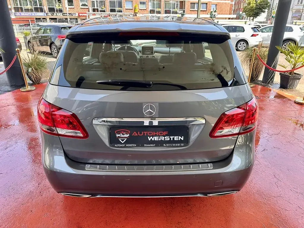 Gebraucht Mercedes B180 122 PS (89 kW) 2015 Grau Kleinwagen
