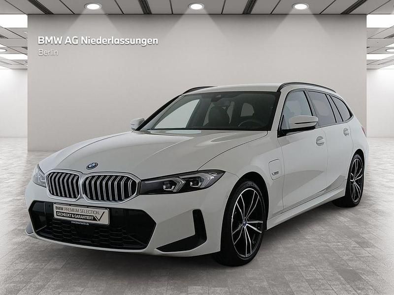 Weiß Gebraucht 2022 BMW 330e M Sport Kombi | 37.900 € (Fairer Preis) - Bild 1/4