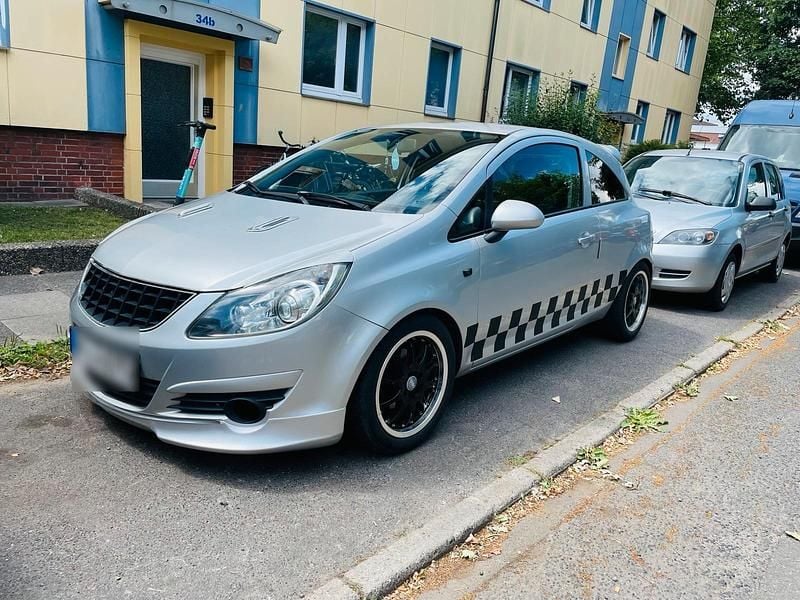 Silber Gebraucht 2008 Opel Corsa Sport Coupé | 4.200 € (Teuer) - Bild 1/4