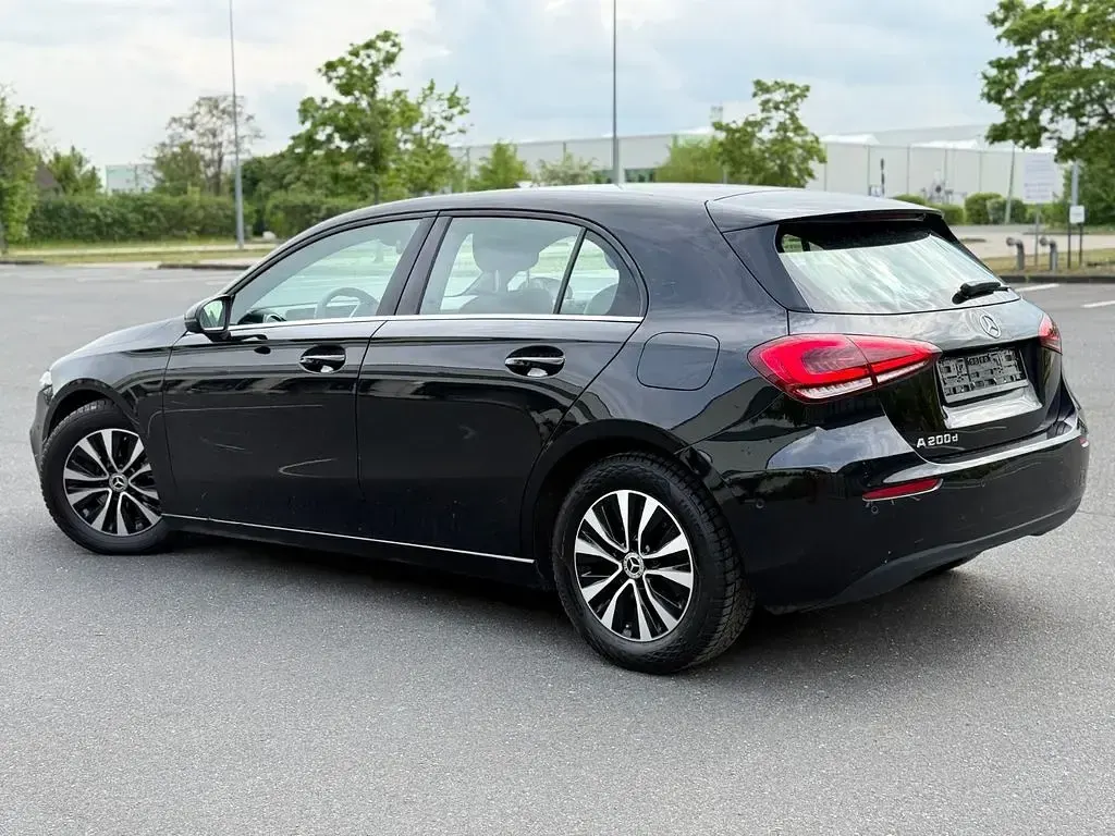Gebraucht Mercedes A200 150 PS (110 kW) 2021 Schwarz Limousine