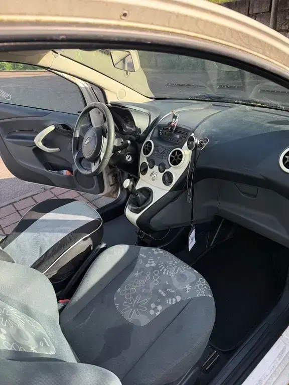 Gebraucht Ford Ka Trend 69 PS (50 kW) 2009 Weiß Kleinwagen