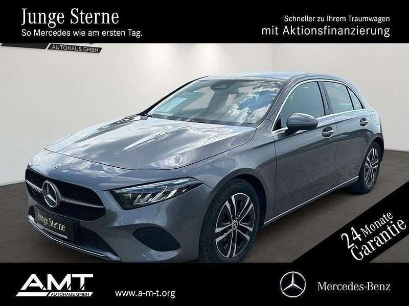 Grau Gebraucht 2024 Mercedes A200 Advanced Limousine | 29.980 € (Fairer Preis) - Bild 1/4