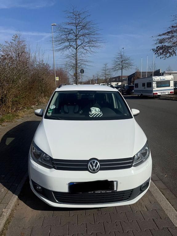Gebraucht VW Touran Comfortline 105 PS (77 kW) 2014 Weiß Van / Kleinbus