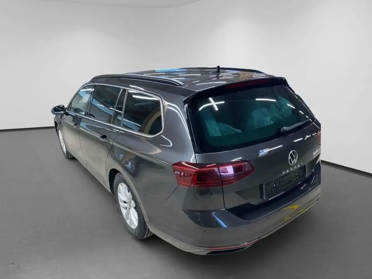 Gebraucht VW Passat Business 150 PS (110 kW) 2022 Grau Kombi