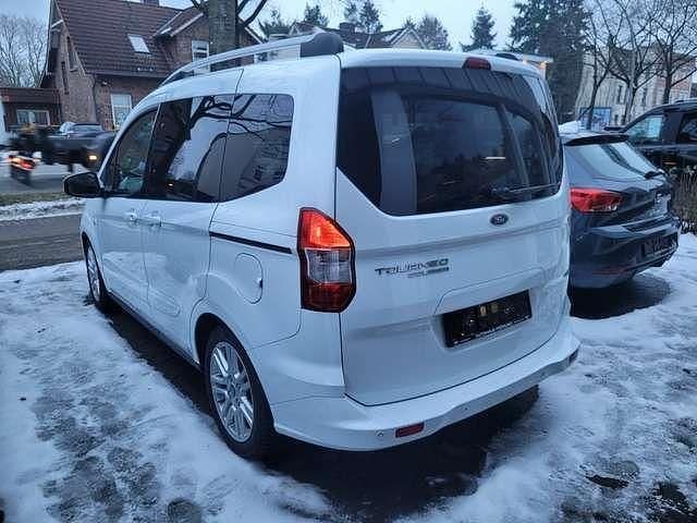 Gebraucht Ford Tourneo Courier Titanium 101 PS (74 kW) 2021 Van / Kleinbus