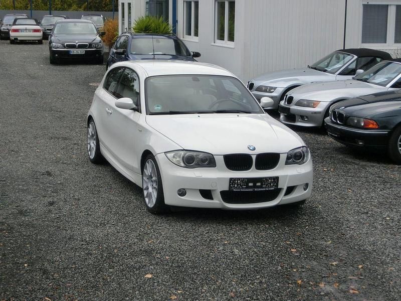 Weiß Gebraucht 2007 BMW 116 M Sport Kleinwagen | 6.890 € - Bild 1/4