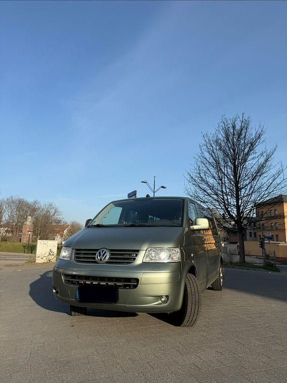 Gebraucht VW Caravelle 174 PS (127 kW) 2008 Grün Van / Kleinbus