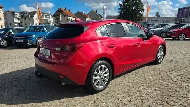Używany Mazda 3 Center-Line 150 KM (110 kW) 2015 Czerwony Sedan/Limuzyna
