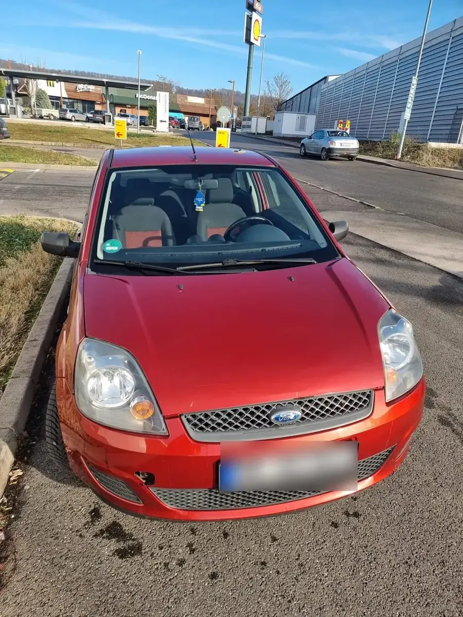 Gebraucht Ford Fiesta 82 PS (60 kW) 2008 Rot Kleinwagen