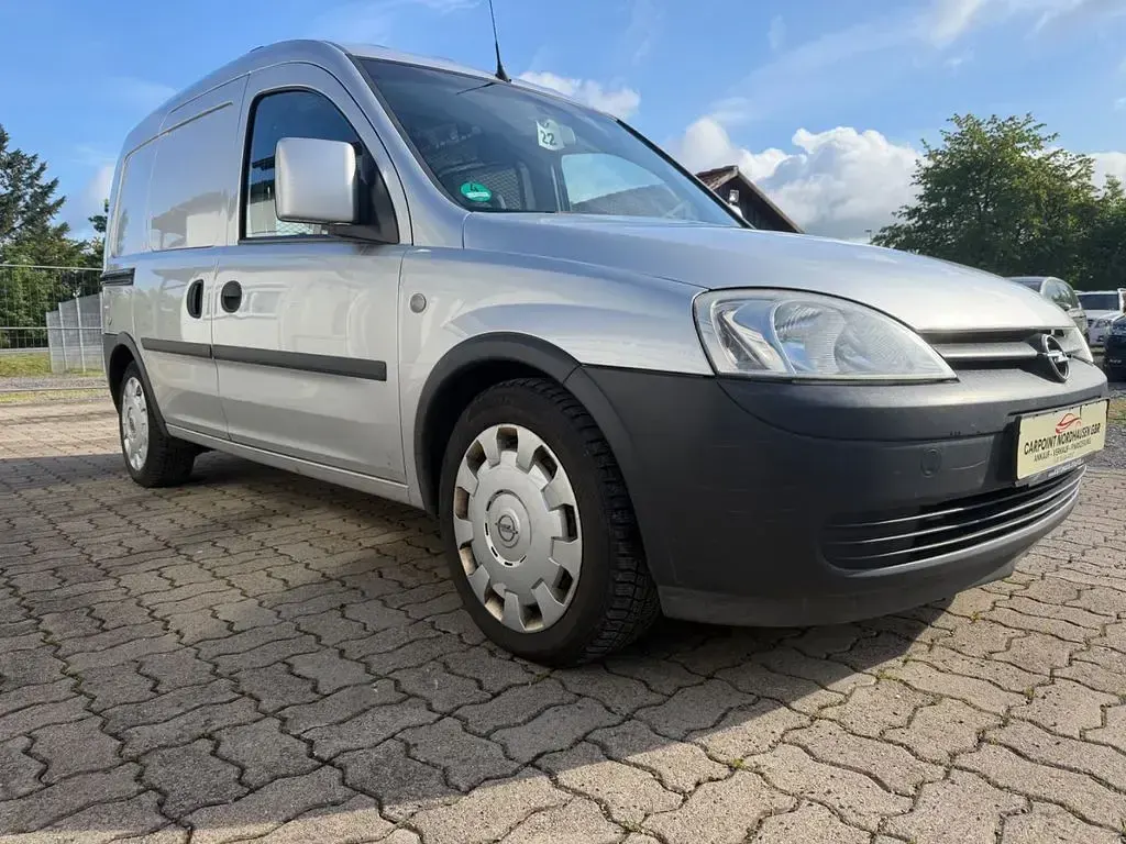 Używany Opel Combo 75 KM (55 kW) 2011 Srebrny Minivan