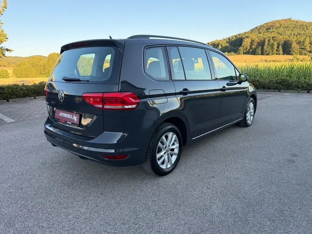 Gebraucht VW Touran Comfortline 116 PS (85 kW) 2019 Grau Van / Kleinbus