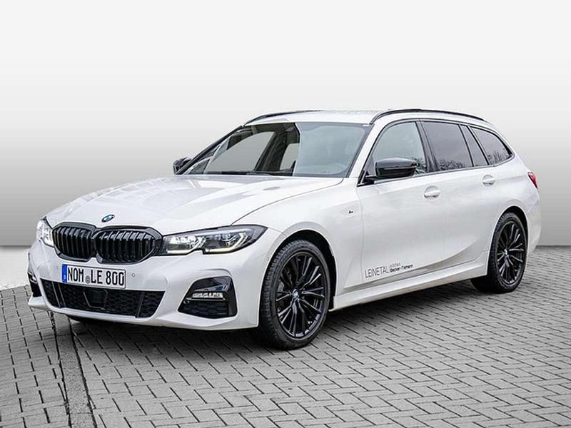 Weiß Gebraucht 2021 BMW 320 M Sport Kombi | 54.900 € - Bild 1/4