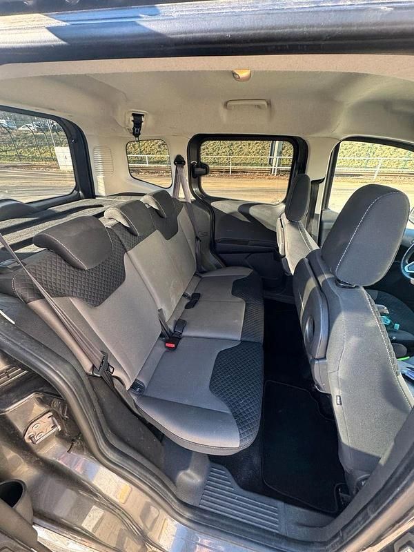 Gebraucht Ford Tourneo Courier Titanium 101 PS (74 kW) 2018 Grau Van / Kleinbus