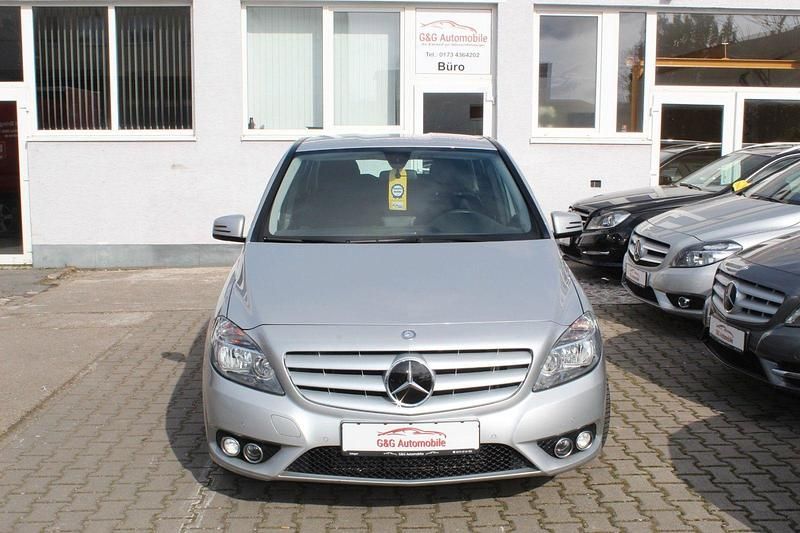 Gebraucht Mercedes B200 156 PS (114 kW) 2012 Silber Van / Kleinbus