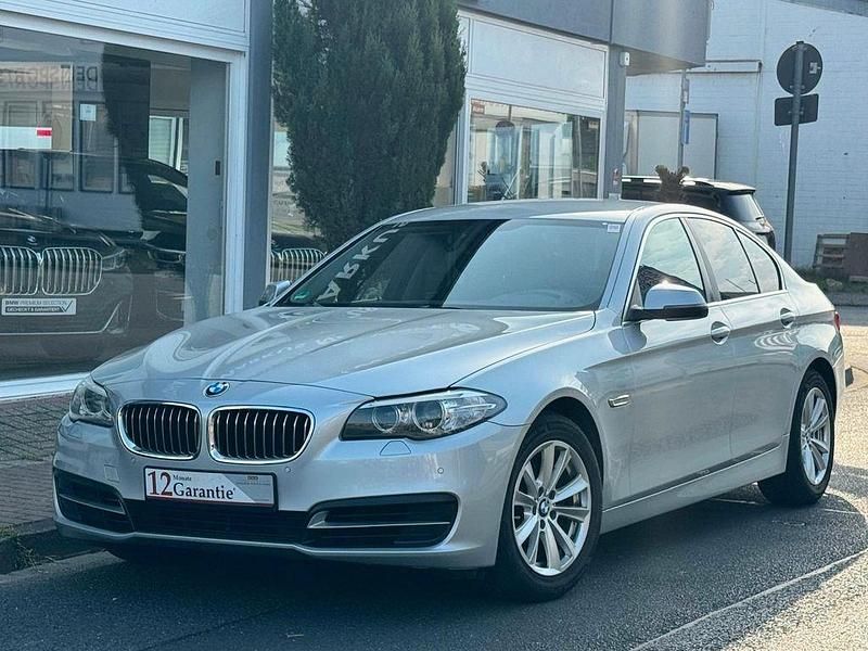 Silber Gebraucht 2016 BMW 520 Performance Limousine | 15.900 € (Fairer Preis) - Bild 1/4