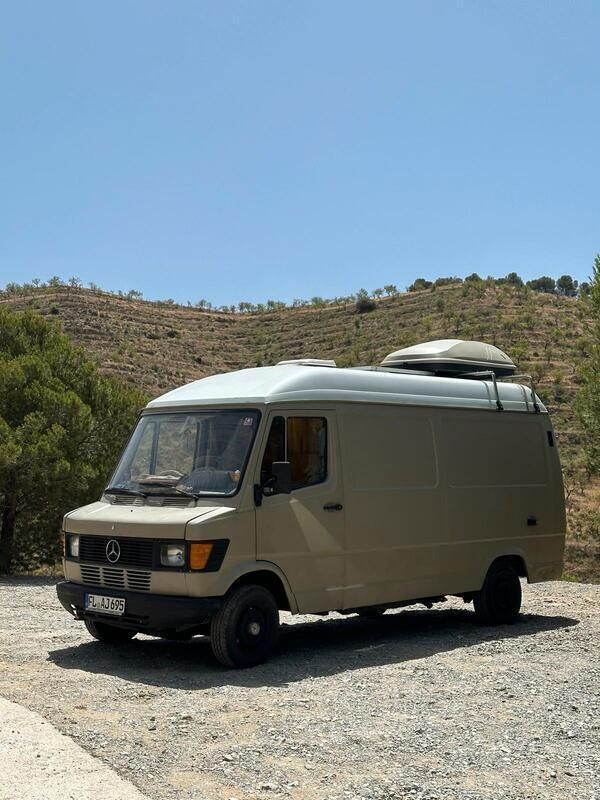 Beige Gebraucht 1989 Mercedes T1 Van | 9.999 € - Bild 1/4