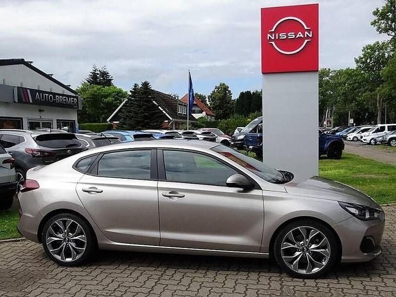 Gebraucht Hyundai i30 140 PS (102 kW) 2018 Silber Limousine