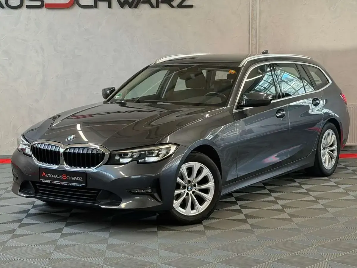 Gebraucht BMW 320 Advantage 184 PS (135 kW) 2021 Mineralgrau metallic Kombi