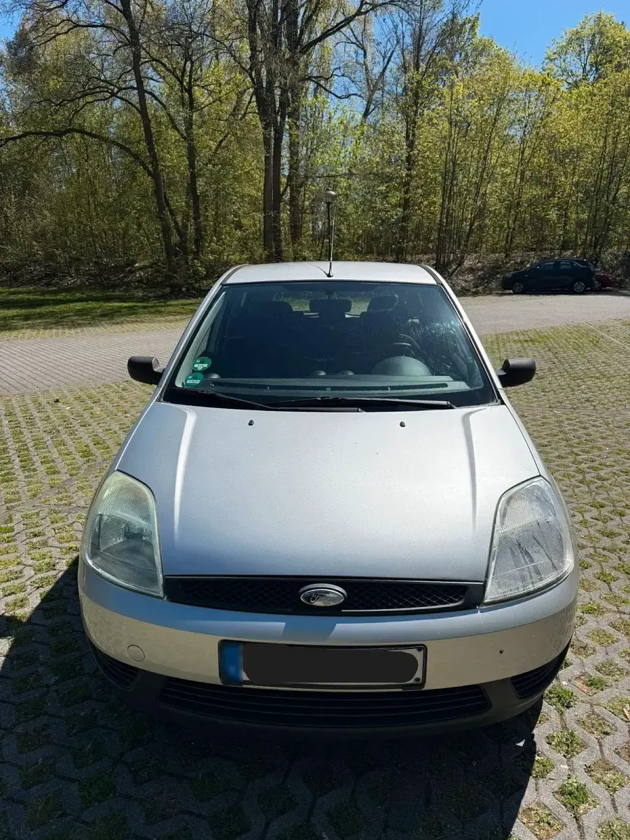 Gebraucht Ford Fiesta 80 PS (58 kW) 2004 Silber Kleinwagen