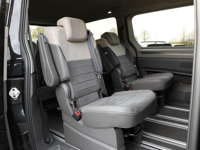 Gebraucht VW Multivan Style 150 PS (110 kW) 2025 Deep black perleffekt Van / Kleinbus