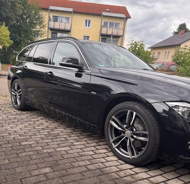 Gebraucht BMW 320 Luxury Line 190 PS (139 kW) 2015 Schwarz Kombi