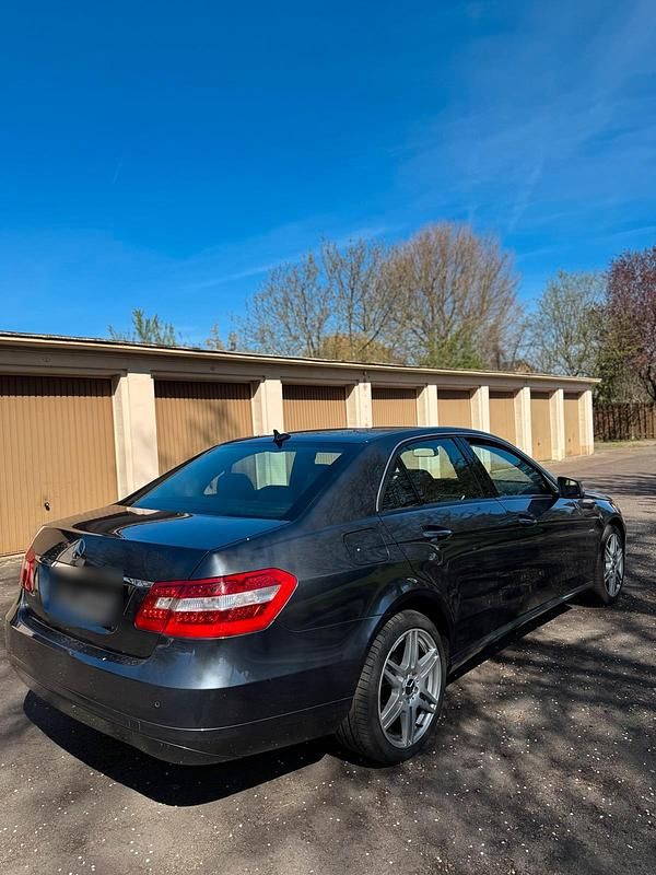 Gebraucht Mercedes E220 170 PS (125 kW) 2009 Grau Limousine