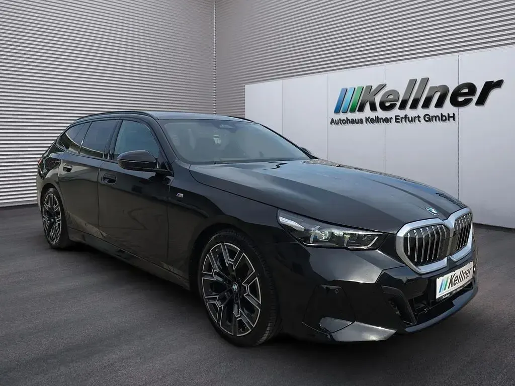 Gebraucht BMW 520 M Sport 197 PS (144 kW) 2025 Schwarz Limousine