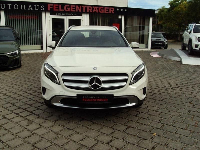 Gebraucht Mercedes GLA180 122 PS (89 kW) 2016 Weiß SUV