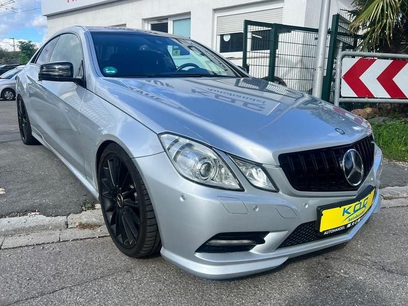 Iridiumsilber metalliclack Gebraucht 2012 Mercedes E500 AMG line Coupé | 20.900 € (Fairer Preis) - Bild 1/4